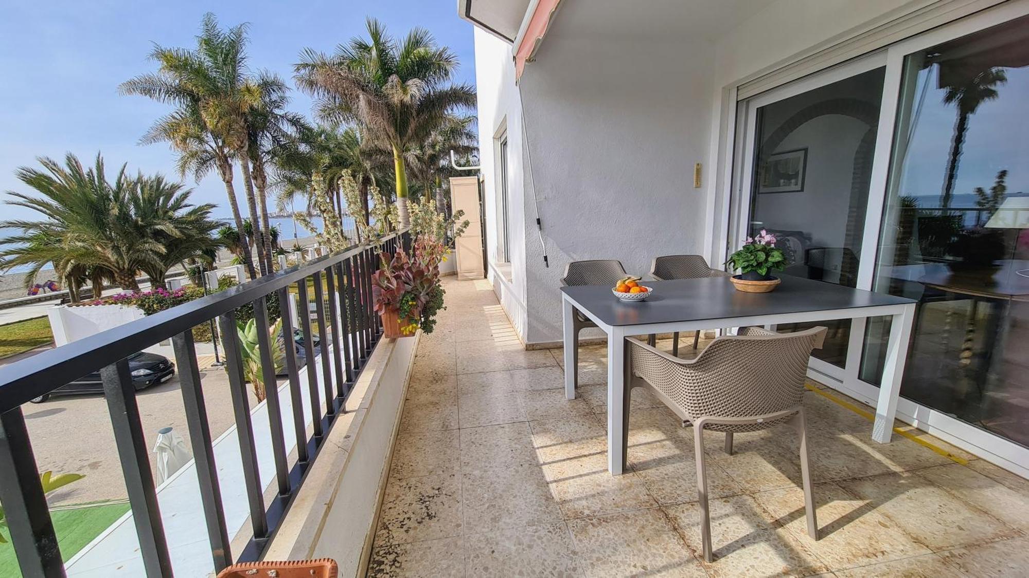 Beach Panorama Caleta Apartment กาเลตา เด เวเลซ ภายนอก รูปภาพ